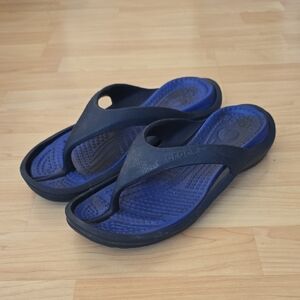 CROCS Athens Unisex Navy Blue Flip Flops Sandals Size Men 10 Women 12